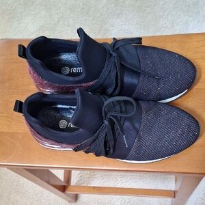 Remonte Black and Burgundy Athletic Shoes with Slip-On Design Size 38